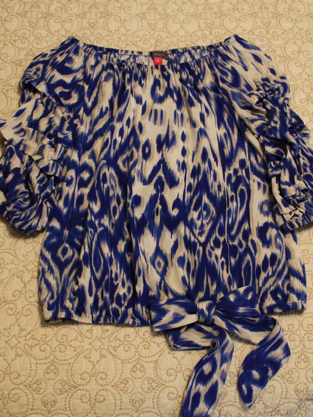 Vince Camuto off the shoulder blouse ikat Royal Azur blue - Picture 3 of 10